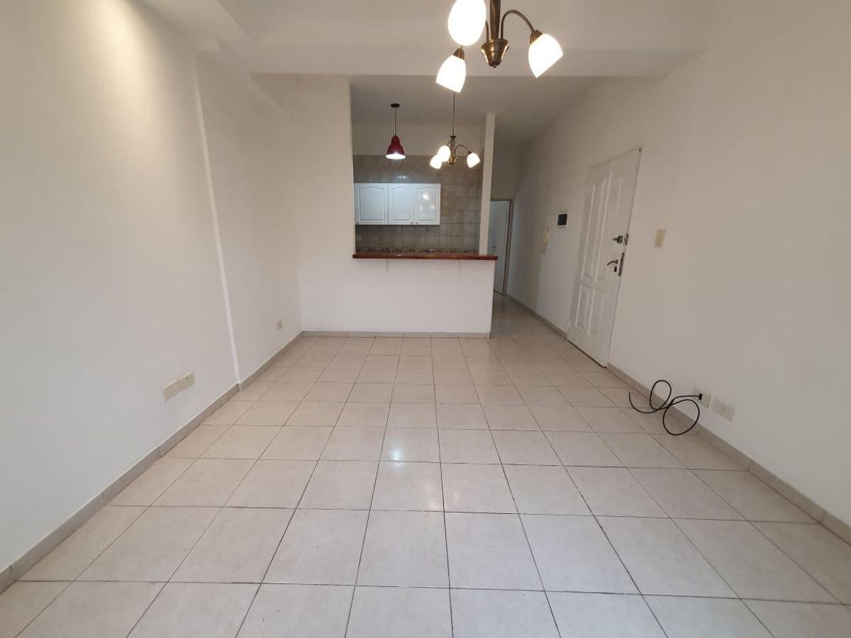 Foto de Hermoso Departamento Tipo Casa de 2 Ambientes Al Contrafrente, con, imagen 3