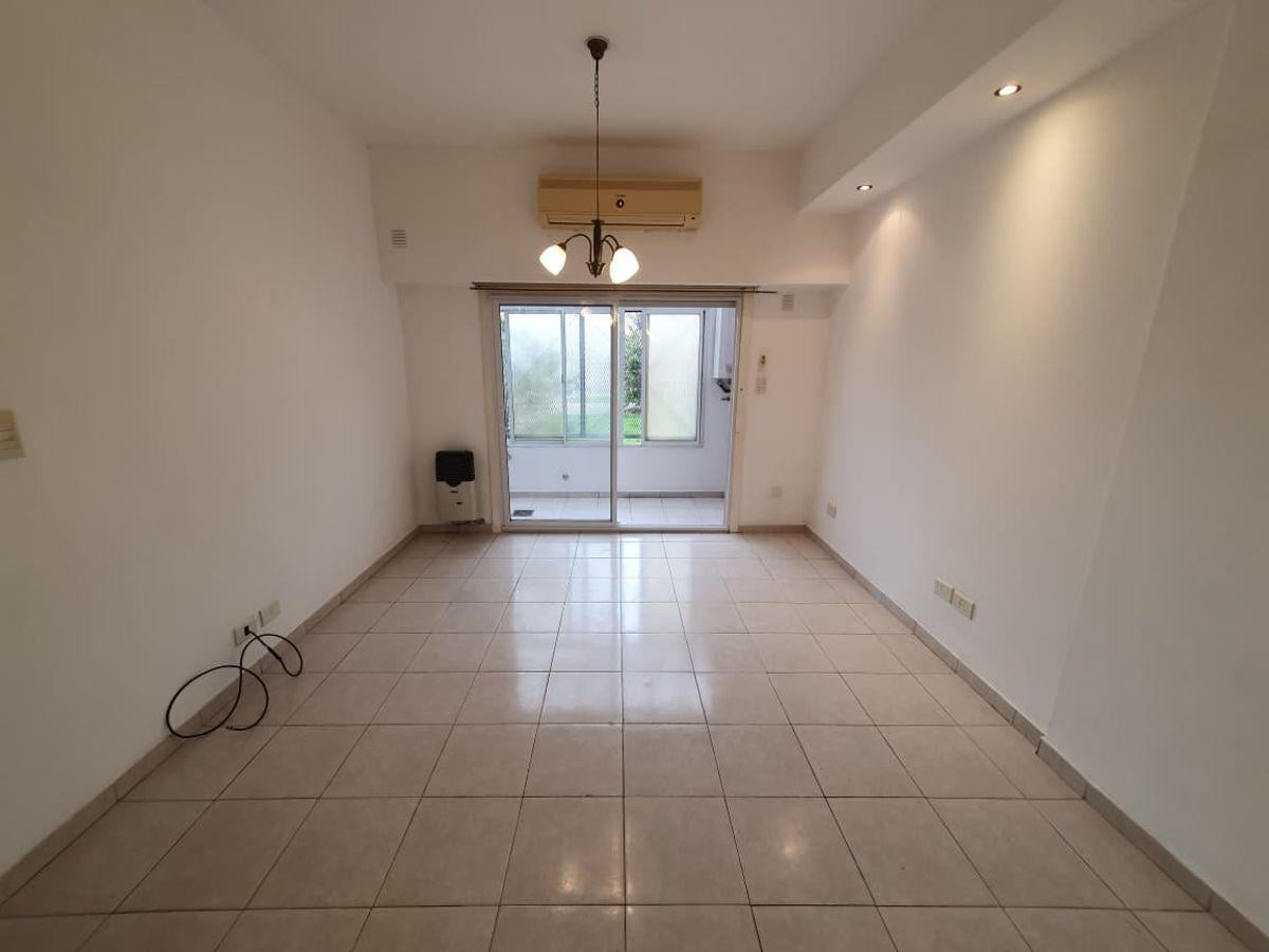 Foto de Hermoso Departamento Tipo Casa de 2 Ambientes Al Contrafrente, con, imagen 1