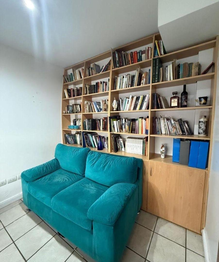 Foto de Hermosa casa 5 amb. Cochera. Dormitorio en suite. 3 baños. Fondo libre, imagen 5