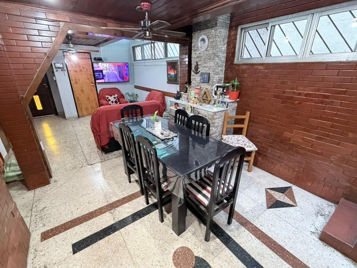 Foto de Tipo casa 5 ambientes, ideal para 2 familia! "Apto crédito", imagen 1