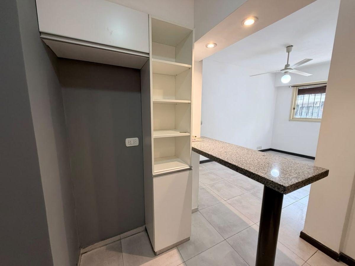 Foto de Excelente 2 ambientes en caballito! Patio. Lavadero. Remodelado, imagen 4