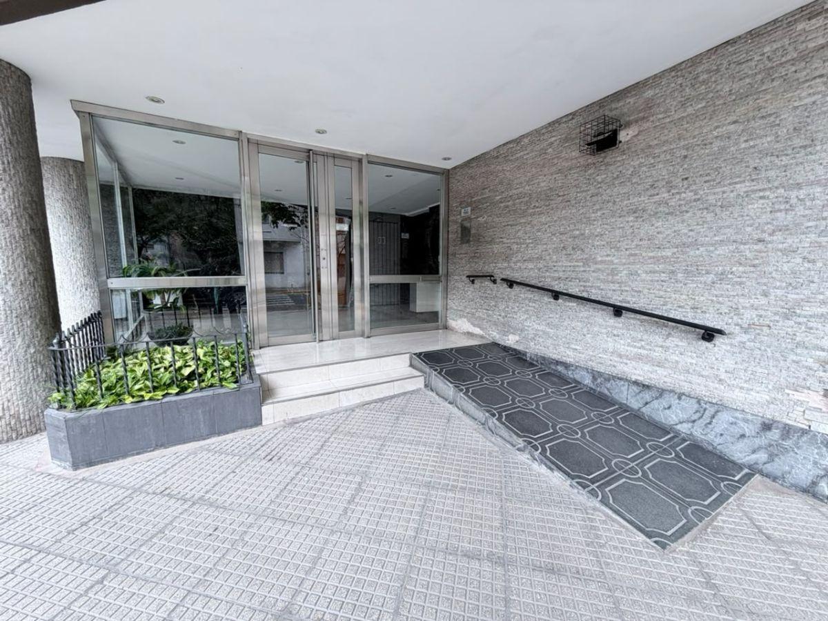 Foto de Excelente 2 ambientes en caballito! Patio. Lavadero. Remodelado, imagen 1