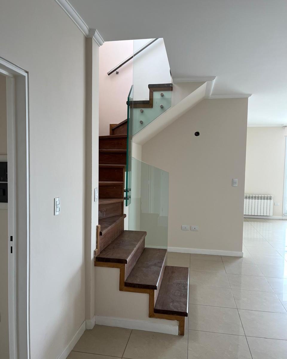 Venta o Alquiler Pent - House Complejo Miracielos 2