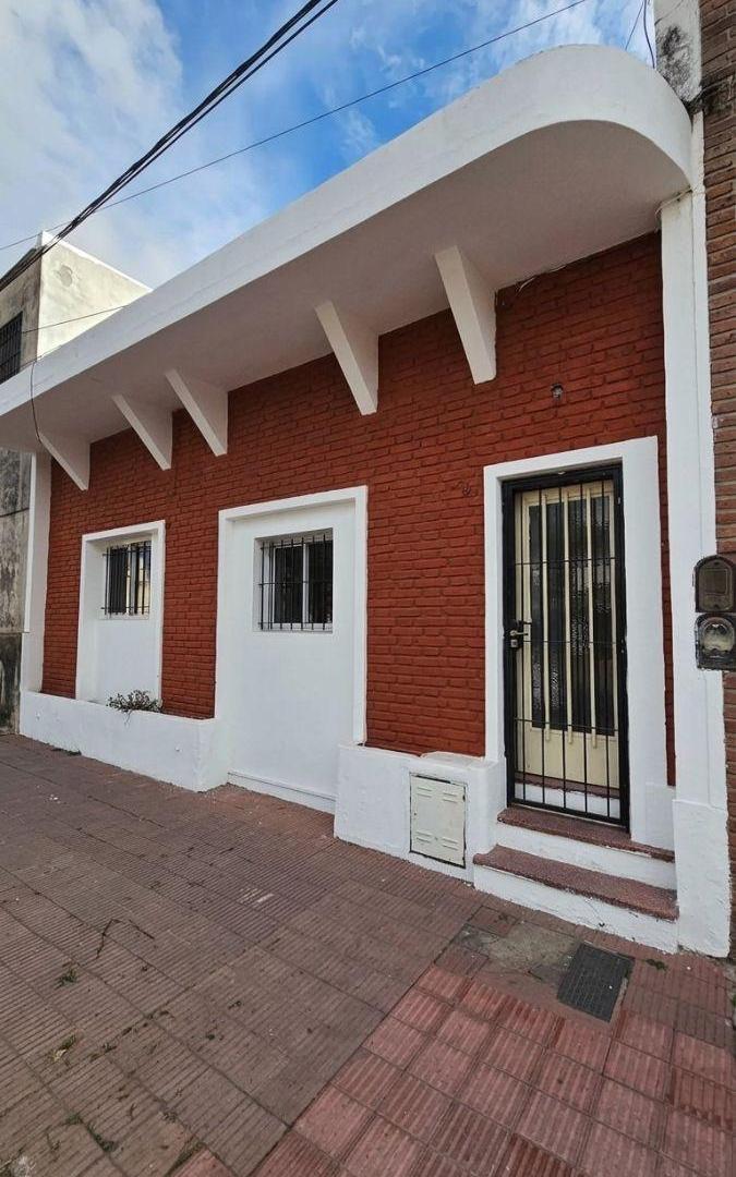 Foto de Casa en alquiler, 4 dormitorios, patio y lavadero - Libertad 1843, imagen 1