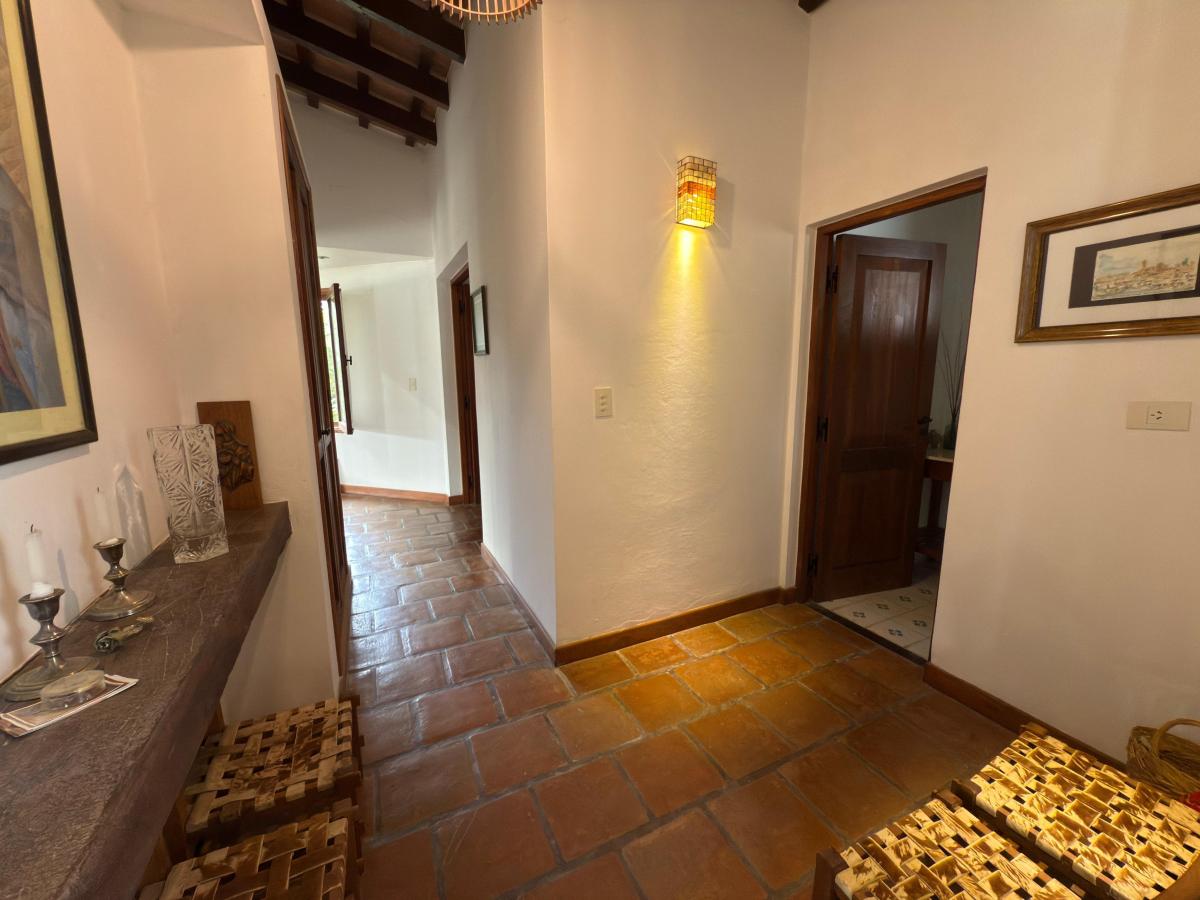 VENDO IMPORTANTE CASA LA AGUADA 3 DORMITORIOS Y DEPTO. INDEPENDIENTE