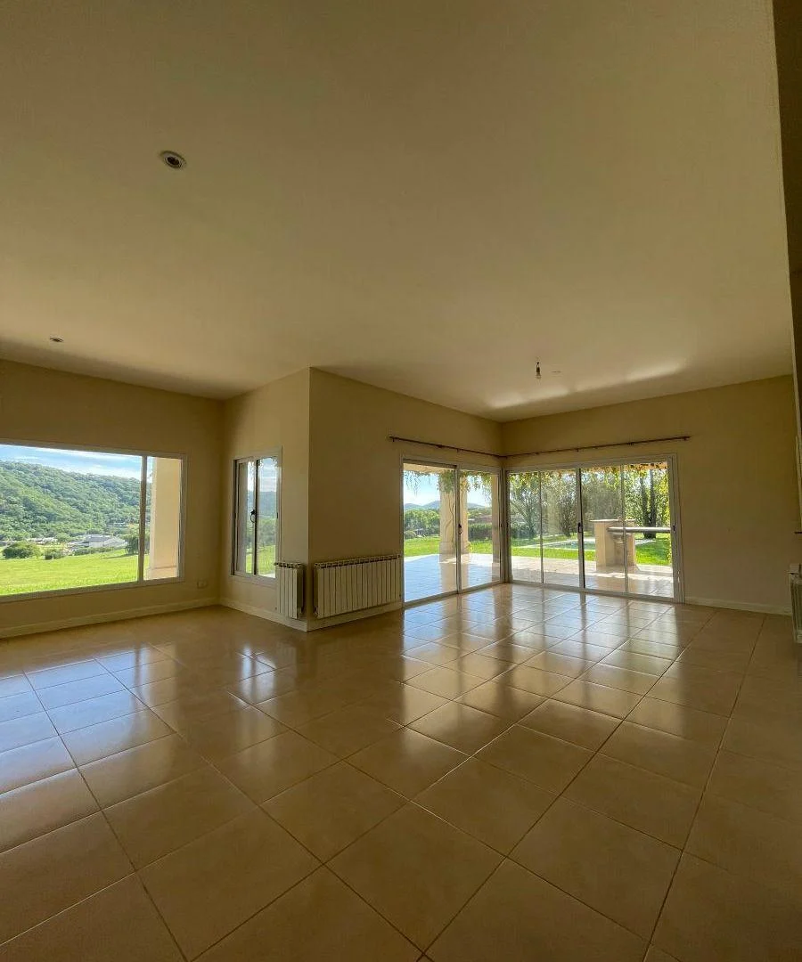 Foto de OPORTUNIDAD! IMPORTANTE CASA EN VENTA VALLE ESCONDIDO- SALTA, imagen 4
