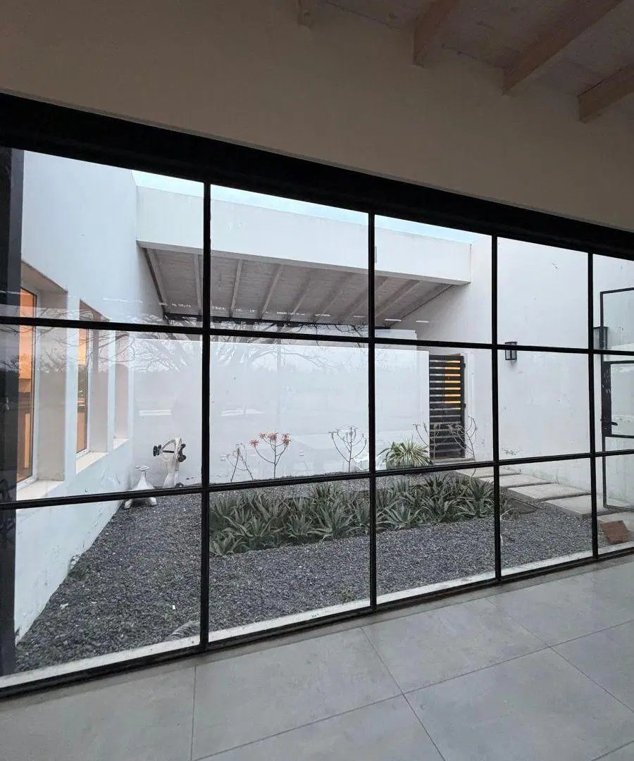 Casa en Alquiler Chacras de Santa María, San lorenzo chico, 3 dormitorios y dependencia. 4