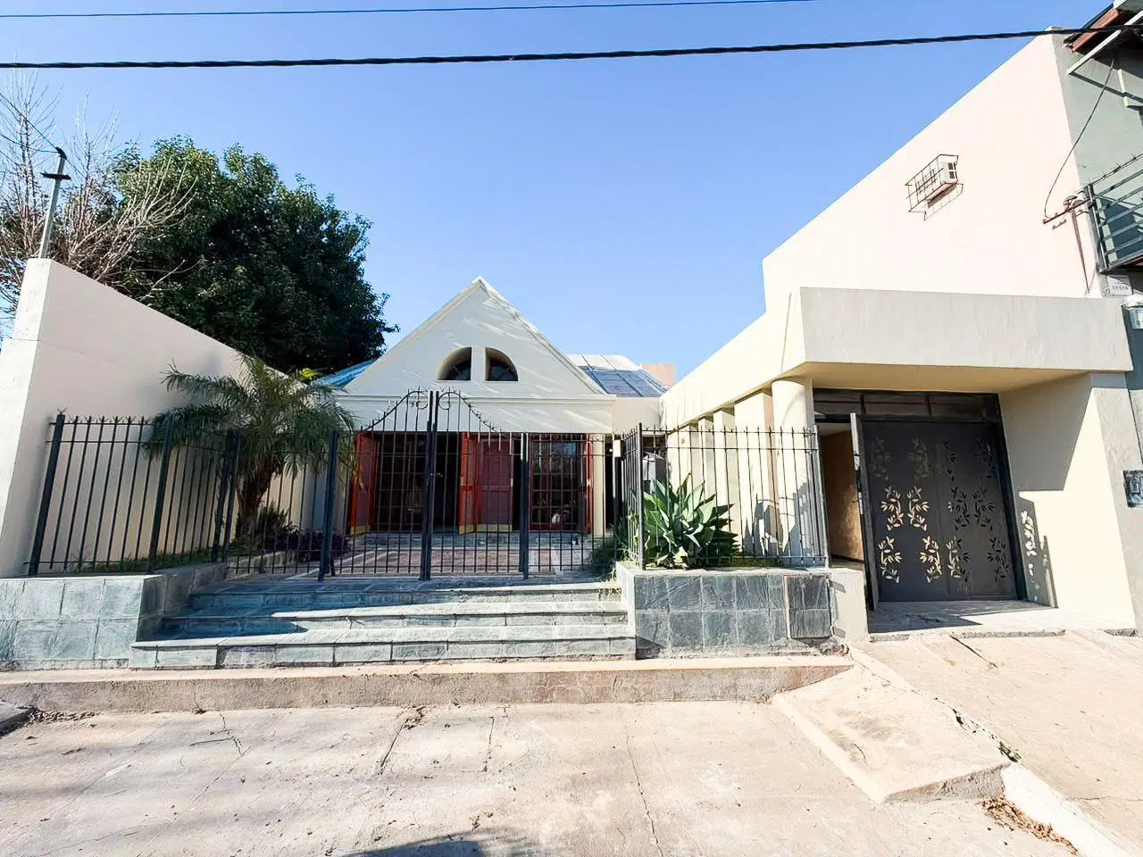 Casa . | H Irigoyen al 1100 1