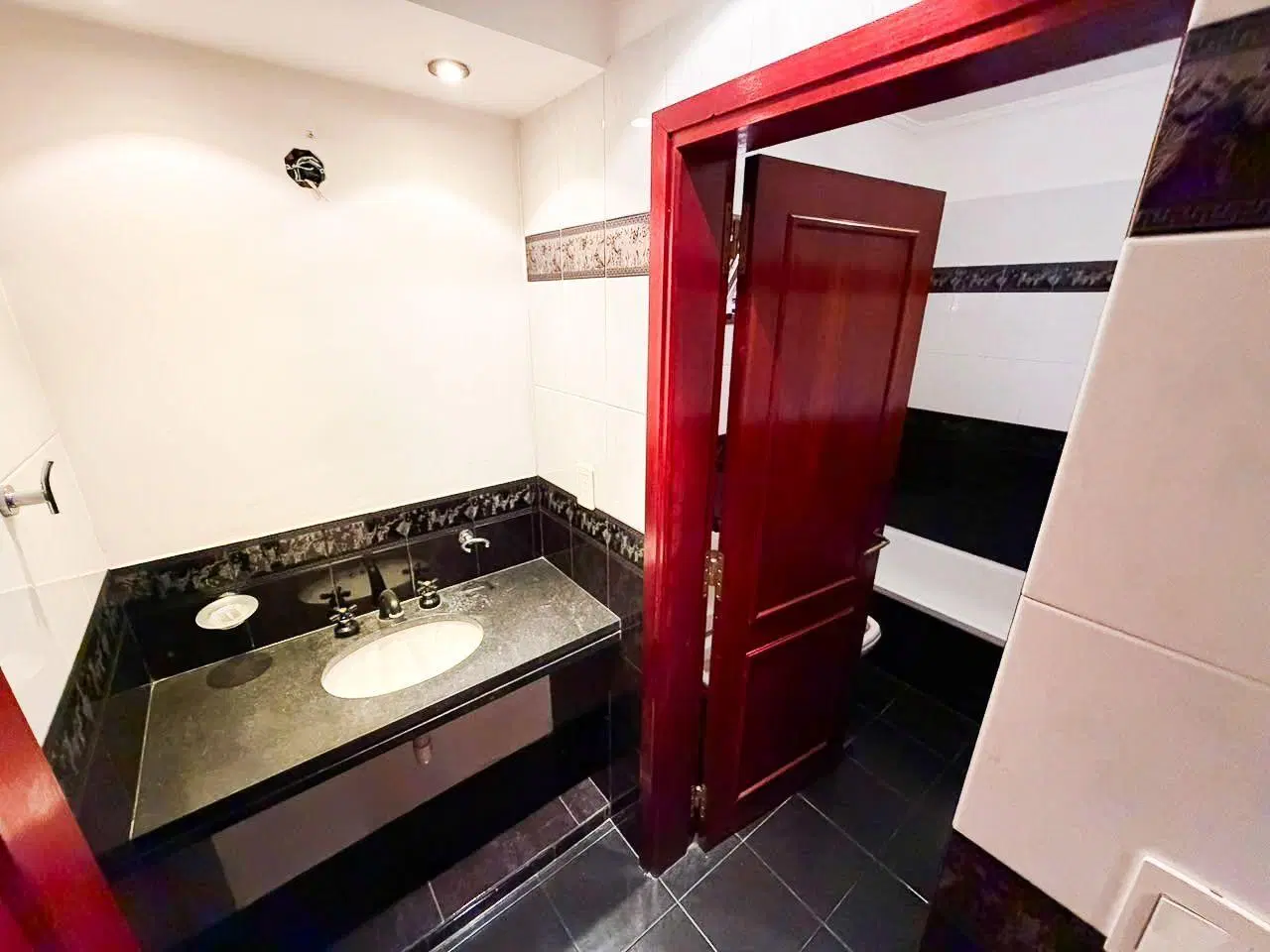 Casa . | H Irigoyen al 1100 5
