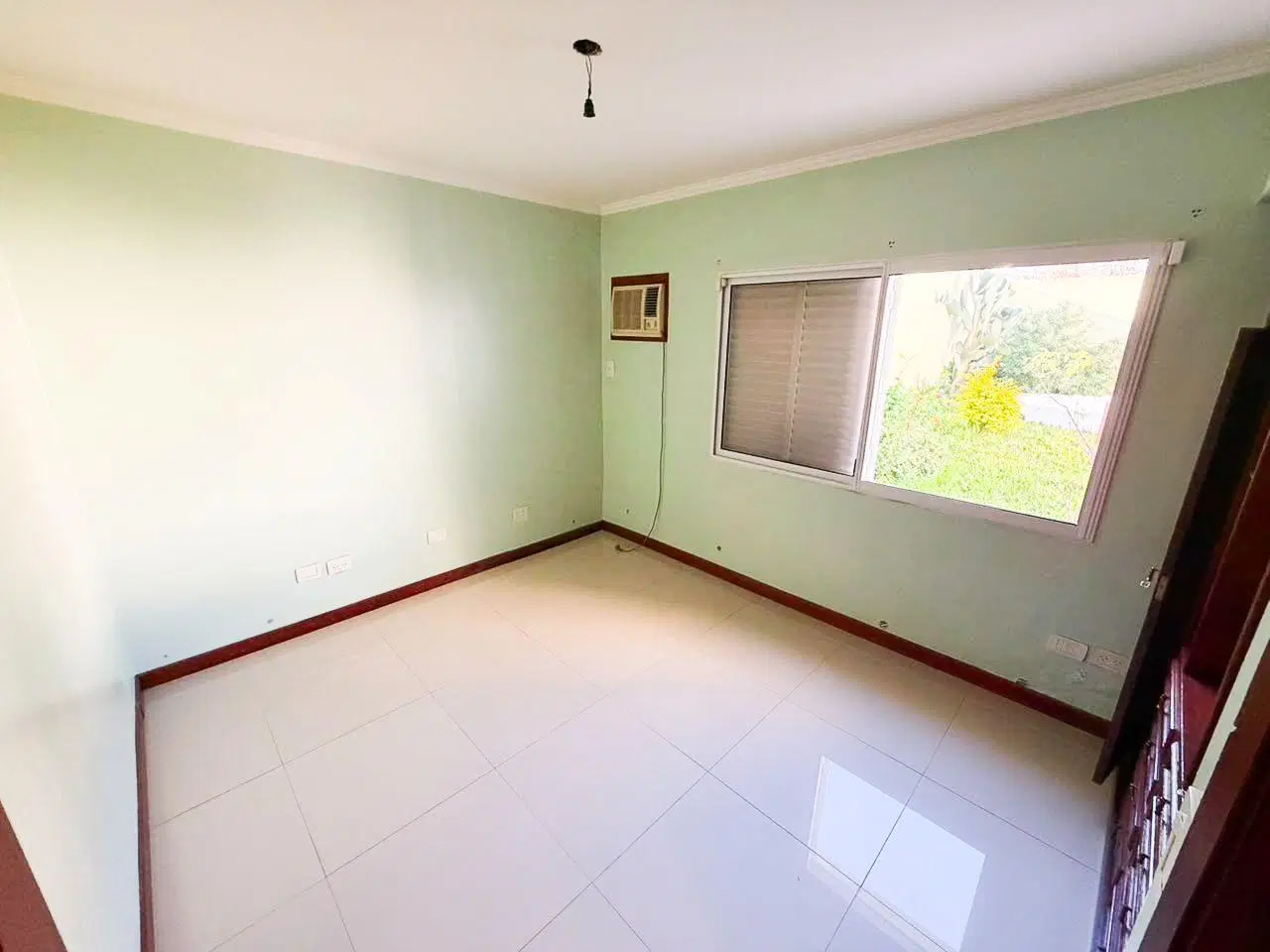 Casa . | H Irigoyen al 1100 8
