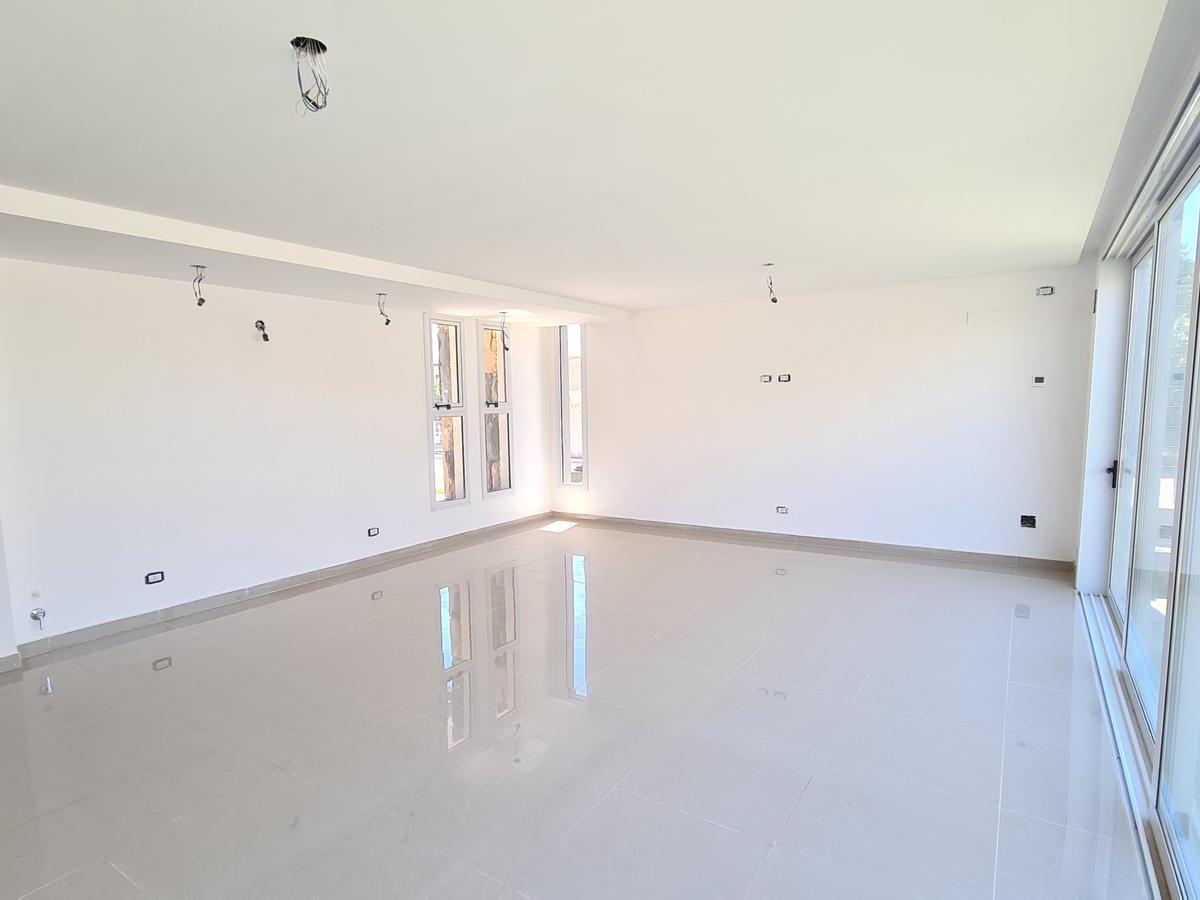 Hauser Vende Muy Linda Casa a Estrenar en Barrio La Bastilla! 3