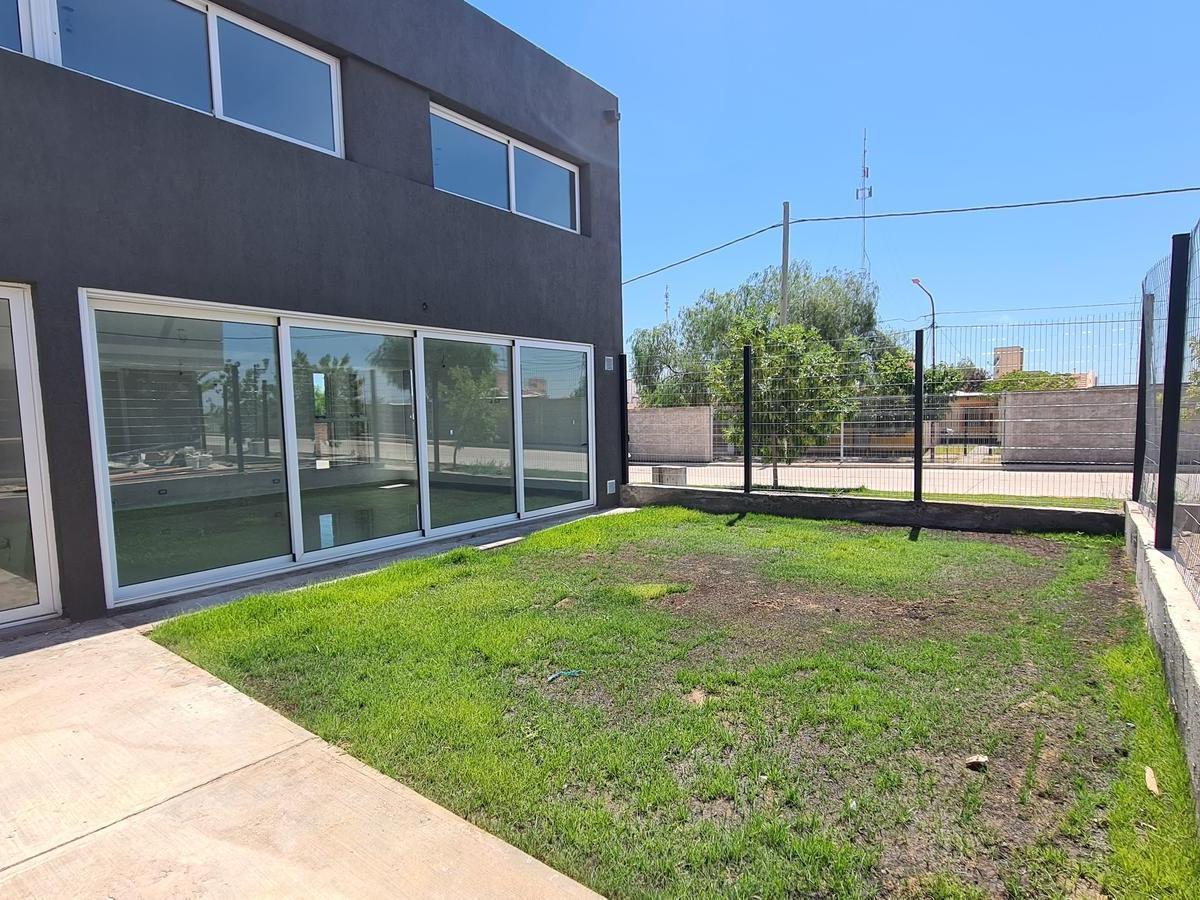 Hauser Vende Muy Linda Casa a Estrenar en Barrio La Bastilla! 4