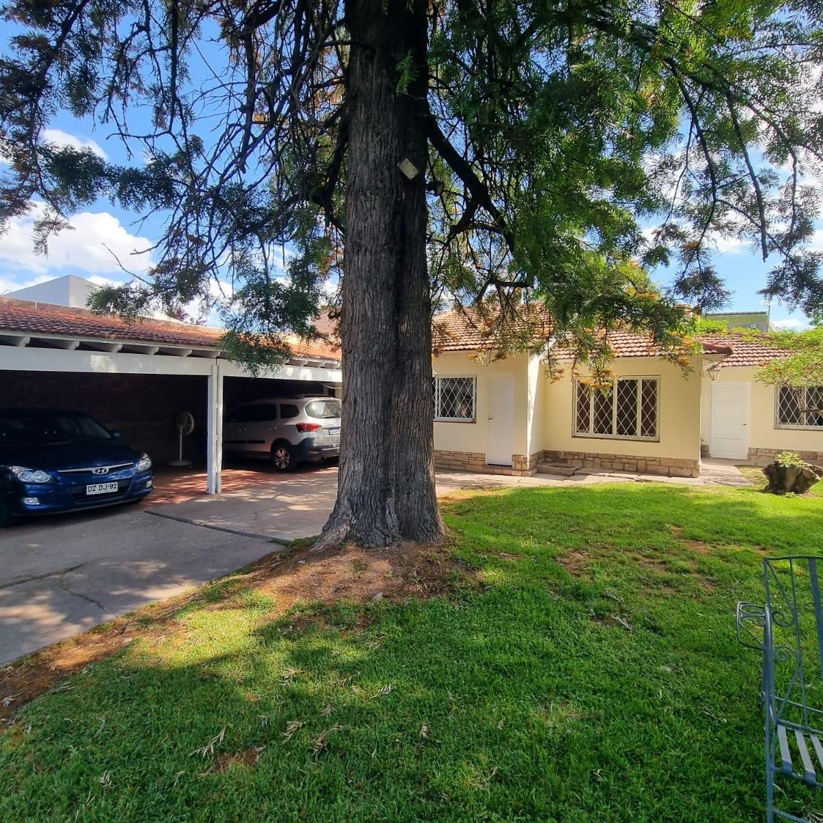 Hauser Vende Casa en Acc. Este y Estrada 2