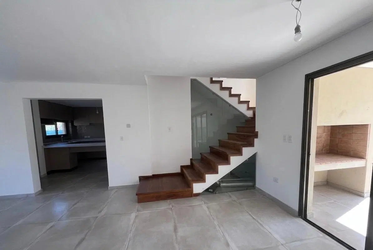 Espectacular casa de categoría a estrenar en venta – Las Cortaderas Country 4