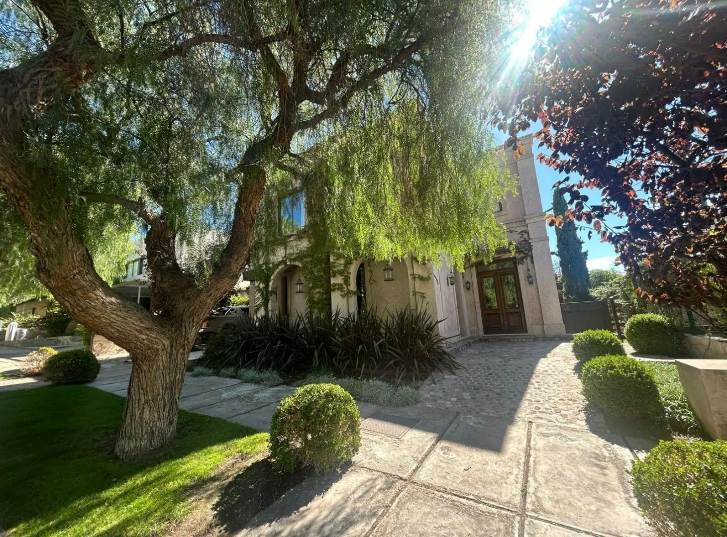 Hauser vende exclusiva propiedad de lujo en Barrio Dalvian 2