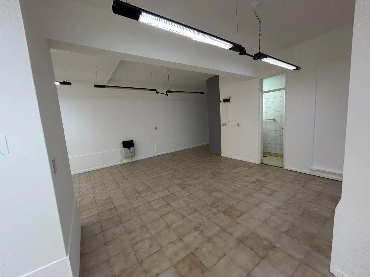 Hauser alquila local comercial en Av. Colón, Mendoza. 5