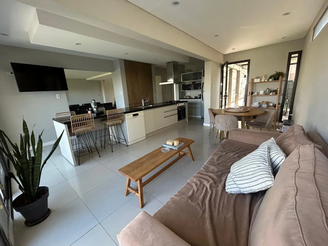 Espectacular casa en venta - Barrio Pórtico del Sol II (El Challao) 2