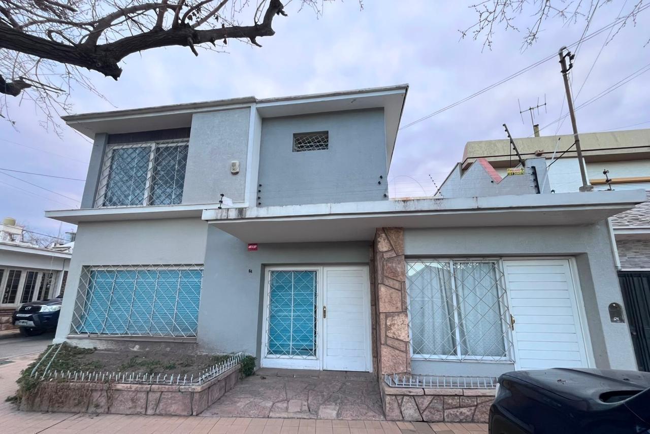 Foto de Hauser Vende Casa en Esquina – Barrio Bombal, Ciudad, imagen 1