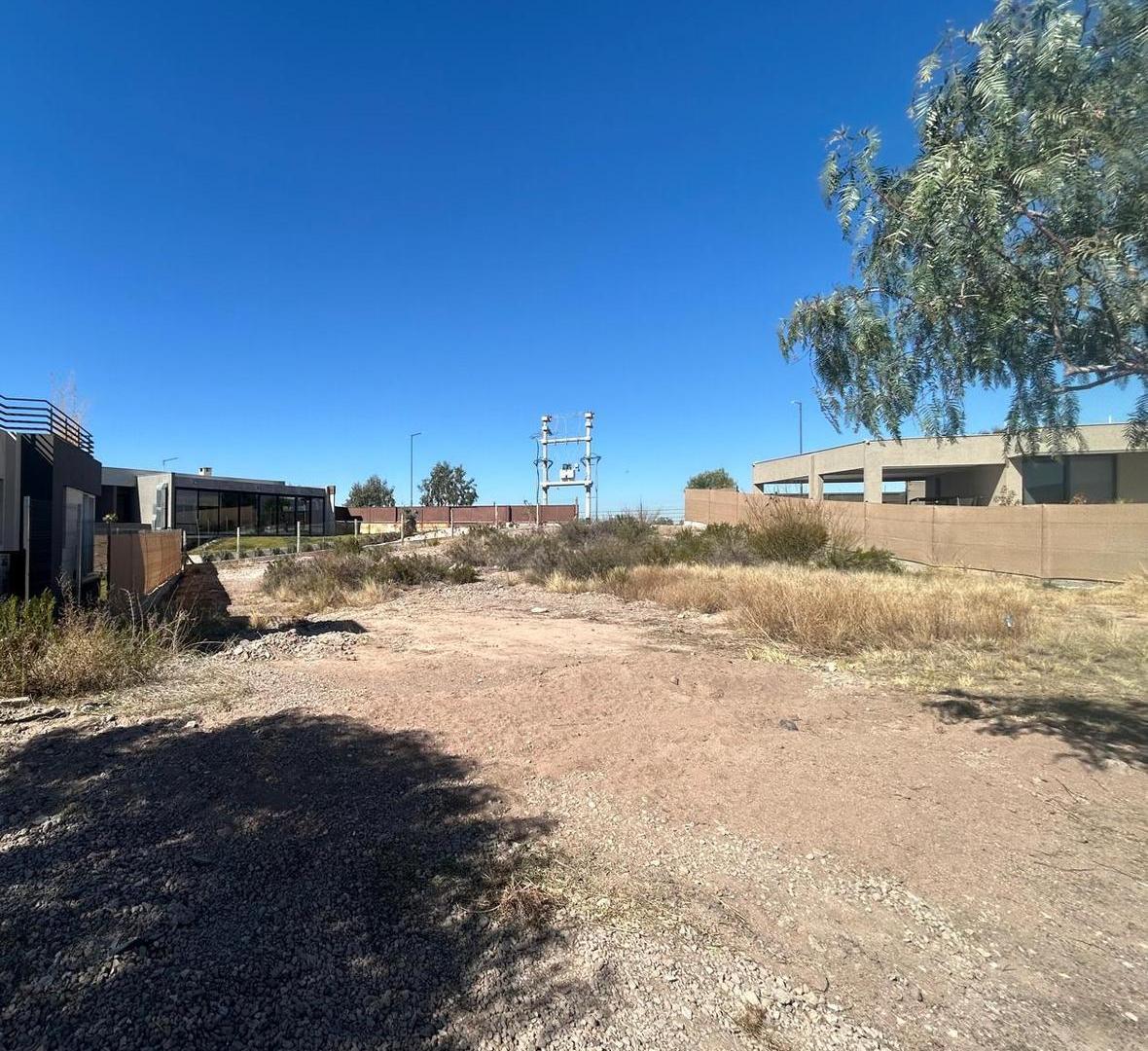 Foto de Exclusivo Lote de 811 m² con Doble Ingreso en Barrio Privado Aguaribay, imagen 5