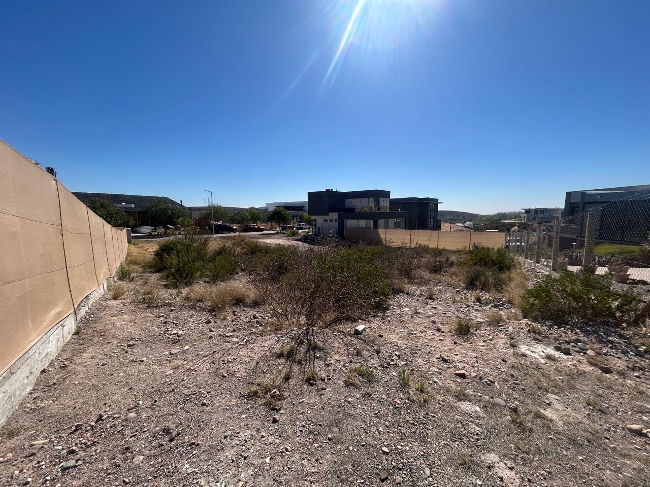 Foto de Exclusivo Lote de 811 m² con Doble Ingreso en Barrio Privado Aguaribay, imagen 4