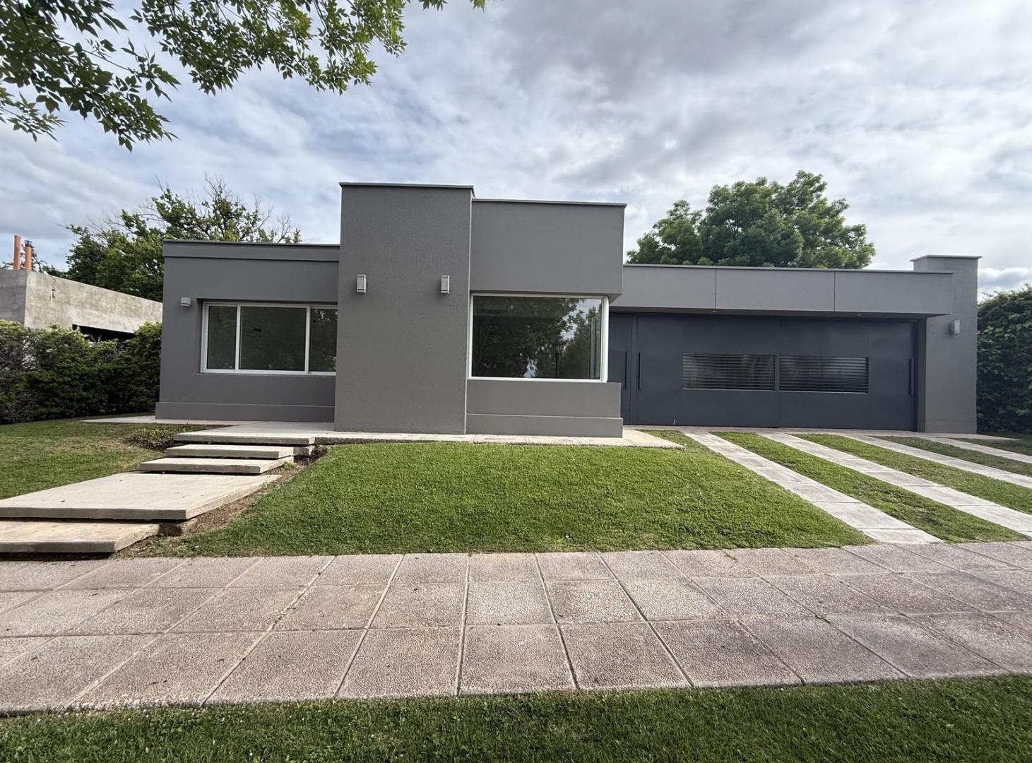 Foto de HAUSER vende casa 3 habitaciones en barrio privado El Portillo de Paso!, imagen 1