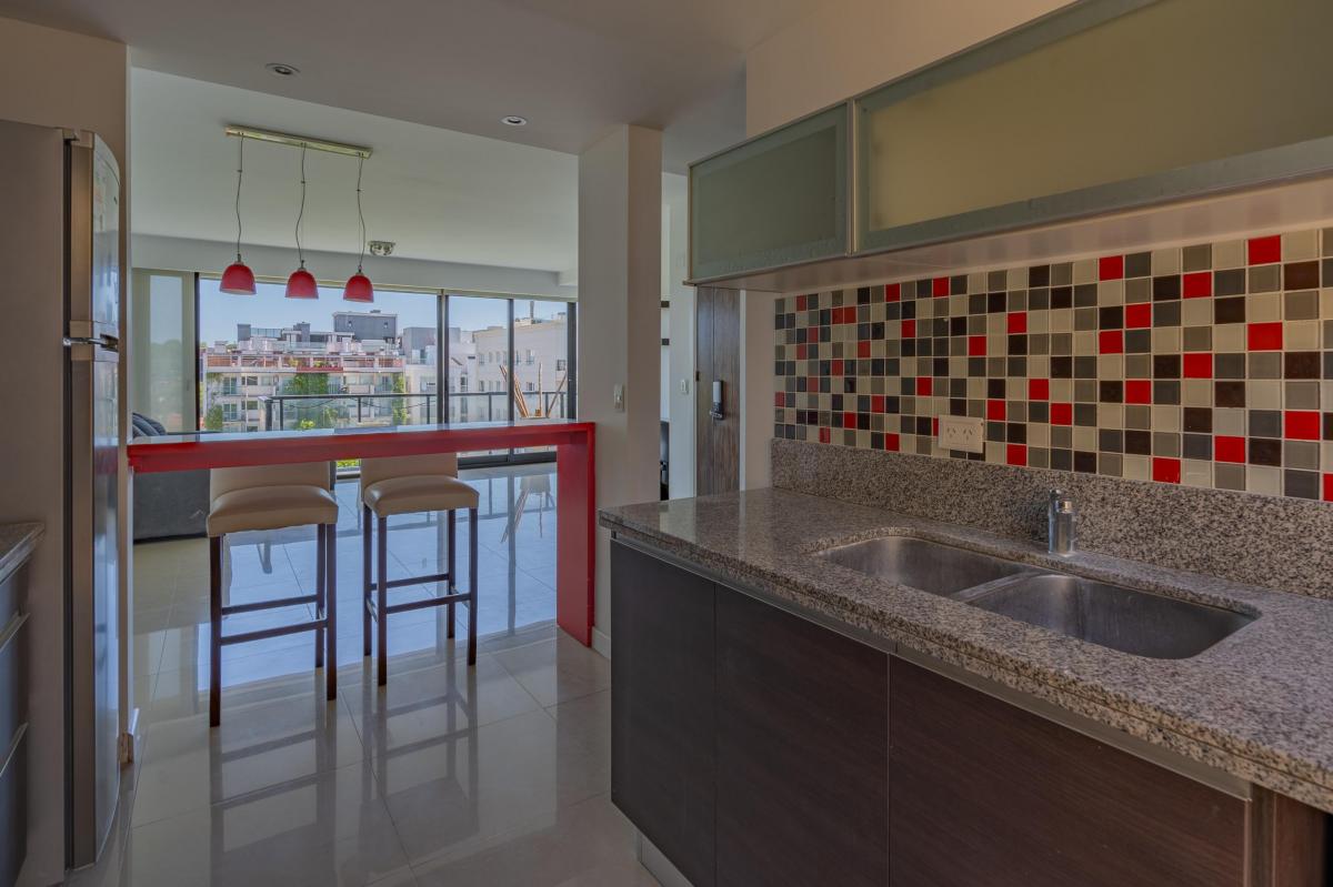 Venta Departamento 4 Ambientes Al Frente con Balcón y 3 Cocheras Zona Güemes 4