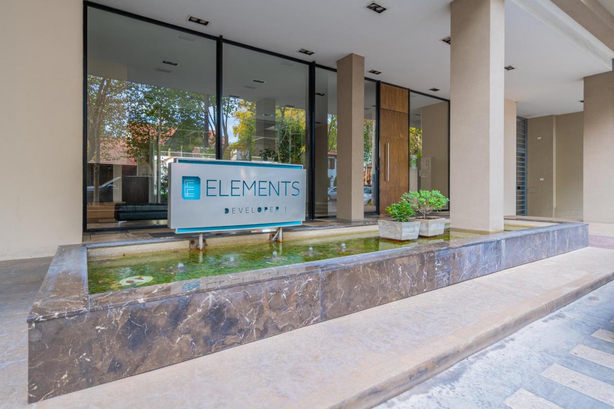 Venta Departamento 4 Ambientes Al Frente con Balcón y 3 Cocheras Zona Güemes 1