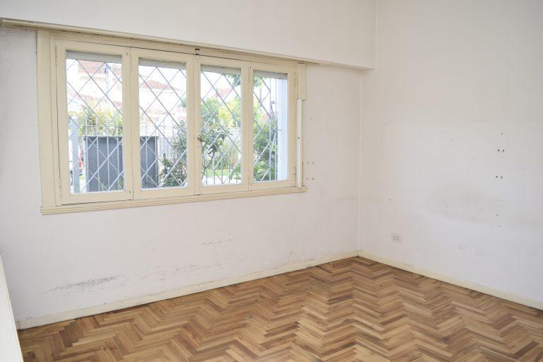 Venta Casa 5 Amb con Patio y Garage en Barrio Los Troncos Apto Crédito 2