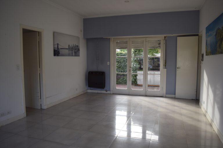 Venta Casa 5 Amb con Patio y Garage en Barrio Los Troncos Apto Crédito 3