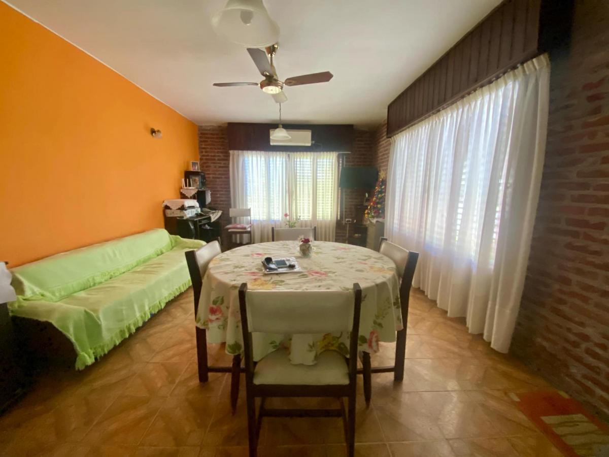 LATORRE PROP. VENDE CASA 3 AMB CON PARQUE Y GARAGE