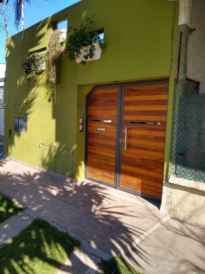 LOCAL COMERCIAL CON DEPARTAMENTOS - SOBRE AV. TEJEDOR