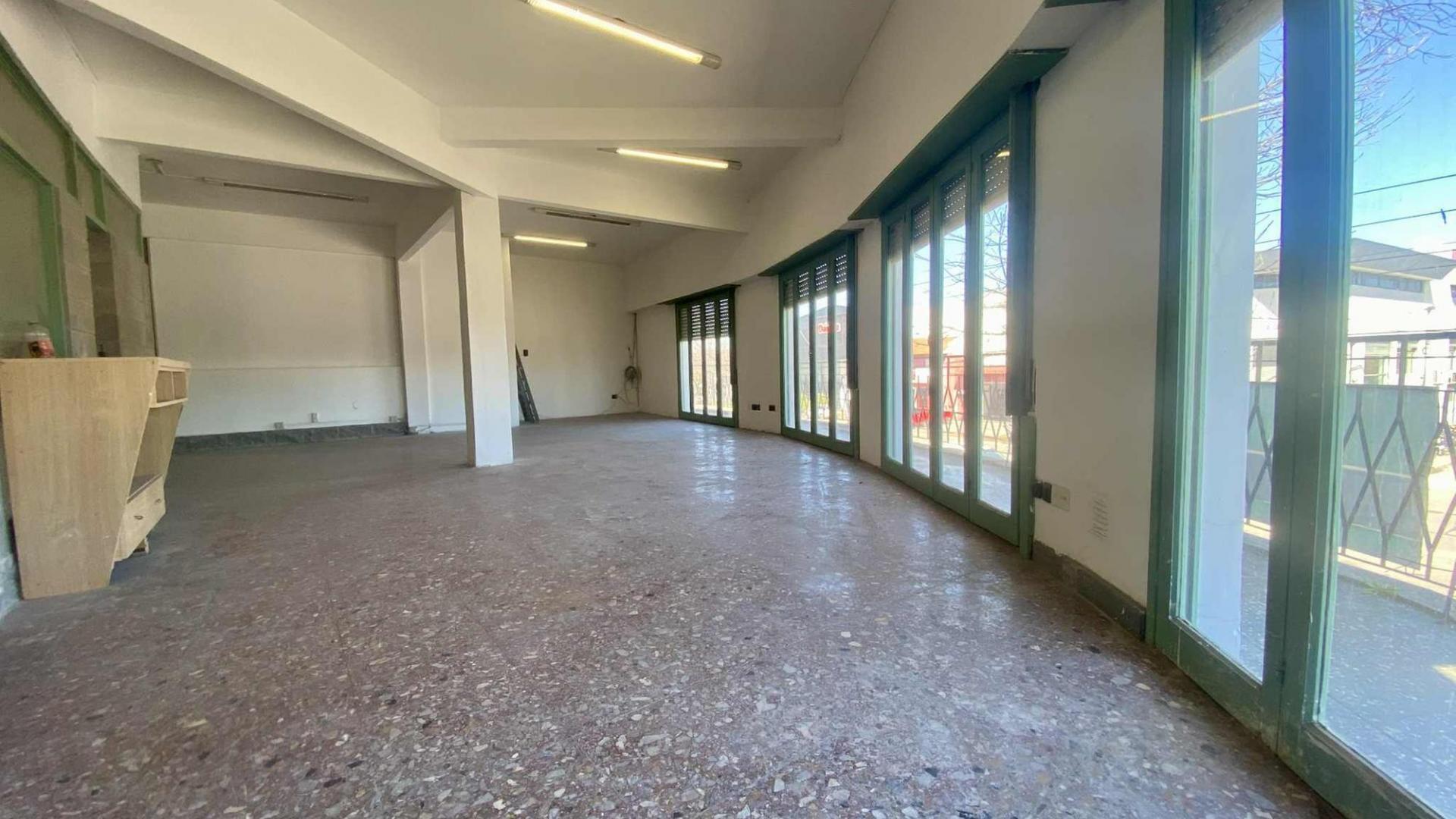 Foto de LATORRE PROP. ALQUILA LOCAL EN AV. JUAN B JUSTO E ITALIA, imagen 2