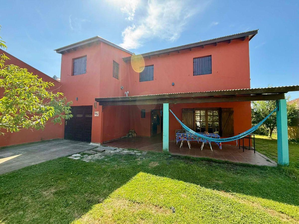 LATORRE PROP. VENDE CASA CON PARQUE - CAMET NORTE