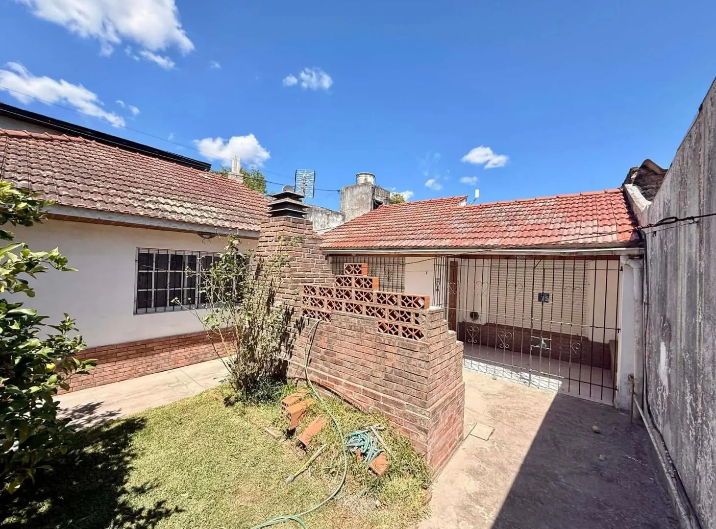 LATORRE PROP. VENDE CHALET 4 AMB CON PARQUE Y GARAGE 3