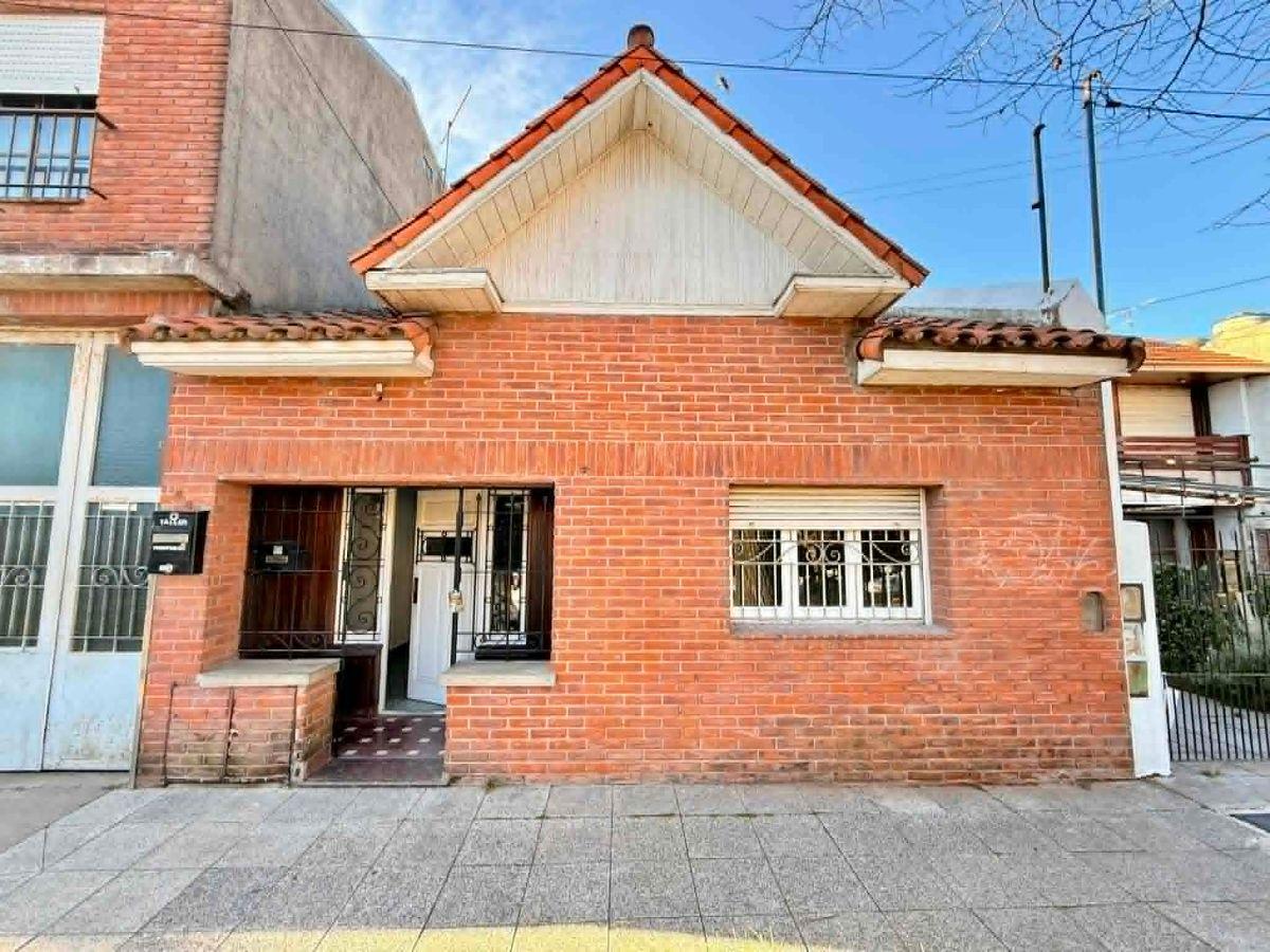 LATORRE PROP. ALQUILA 24 MESES CHALET CON PATIO