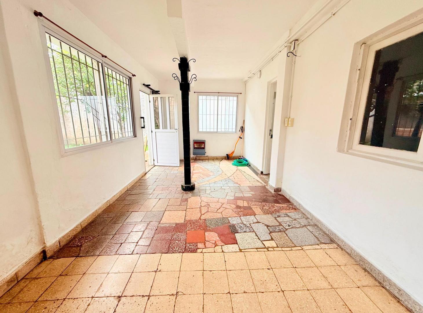 Foto de LATORRE PROP. VENDE CHALET 3 AMB CON PARQUE - APTO CREDITO, imagen 2
