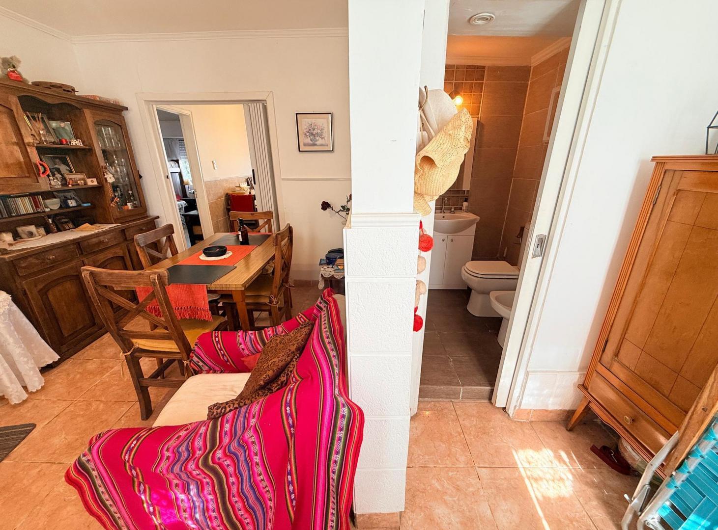 Foto de LATORRE PROP. VENDE CASA 3 AMB. CON HERMOSO PARQUE., imagen 3