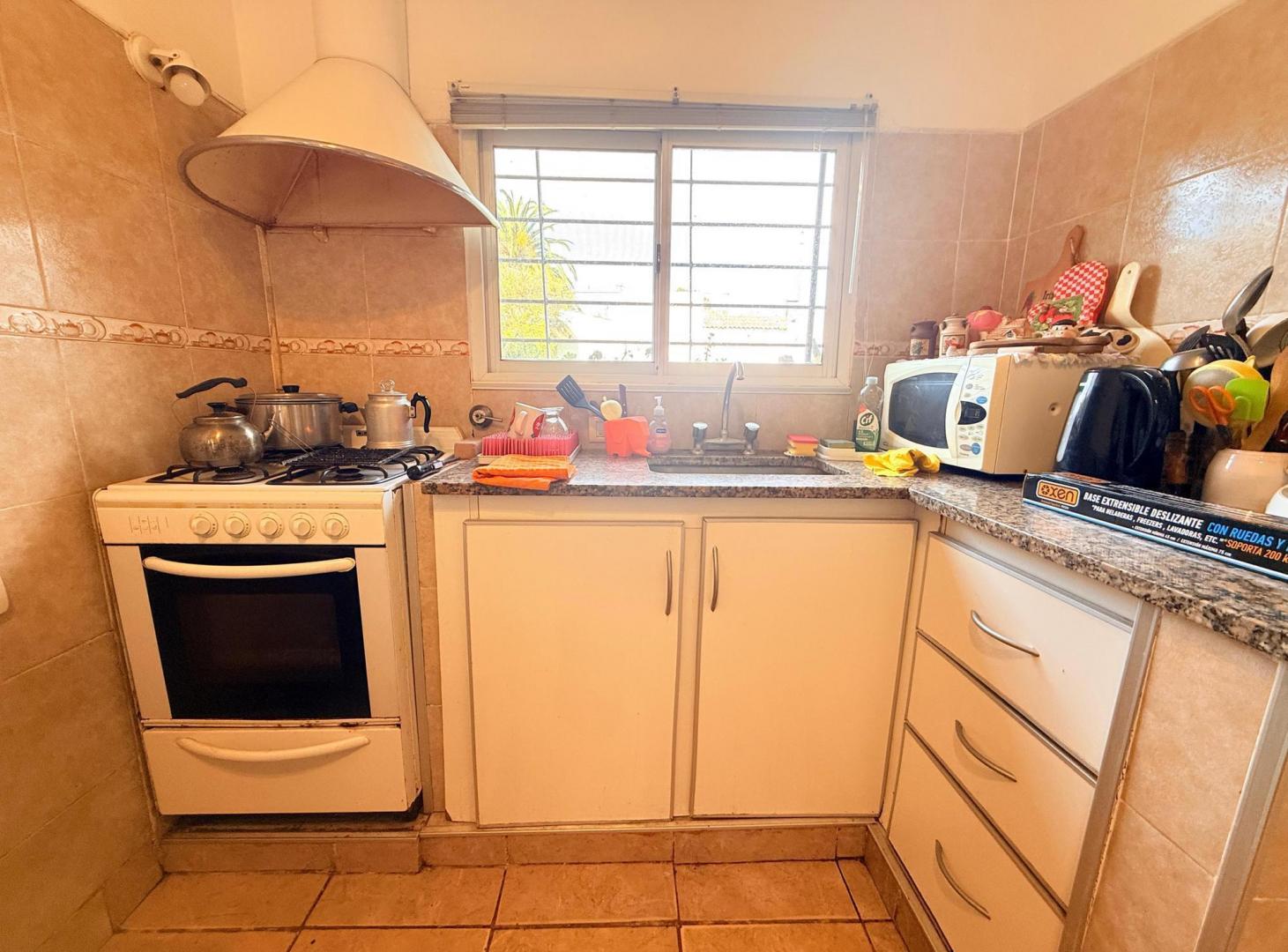 Foto de LATORRE PROP. VENDE CASA 3 AMB. CON HERMOSO PARQUE., imagen 4