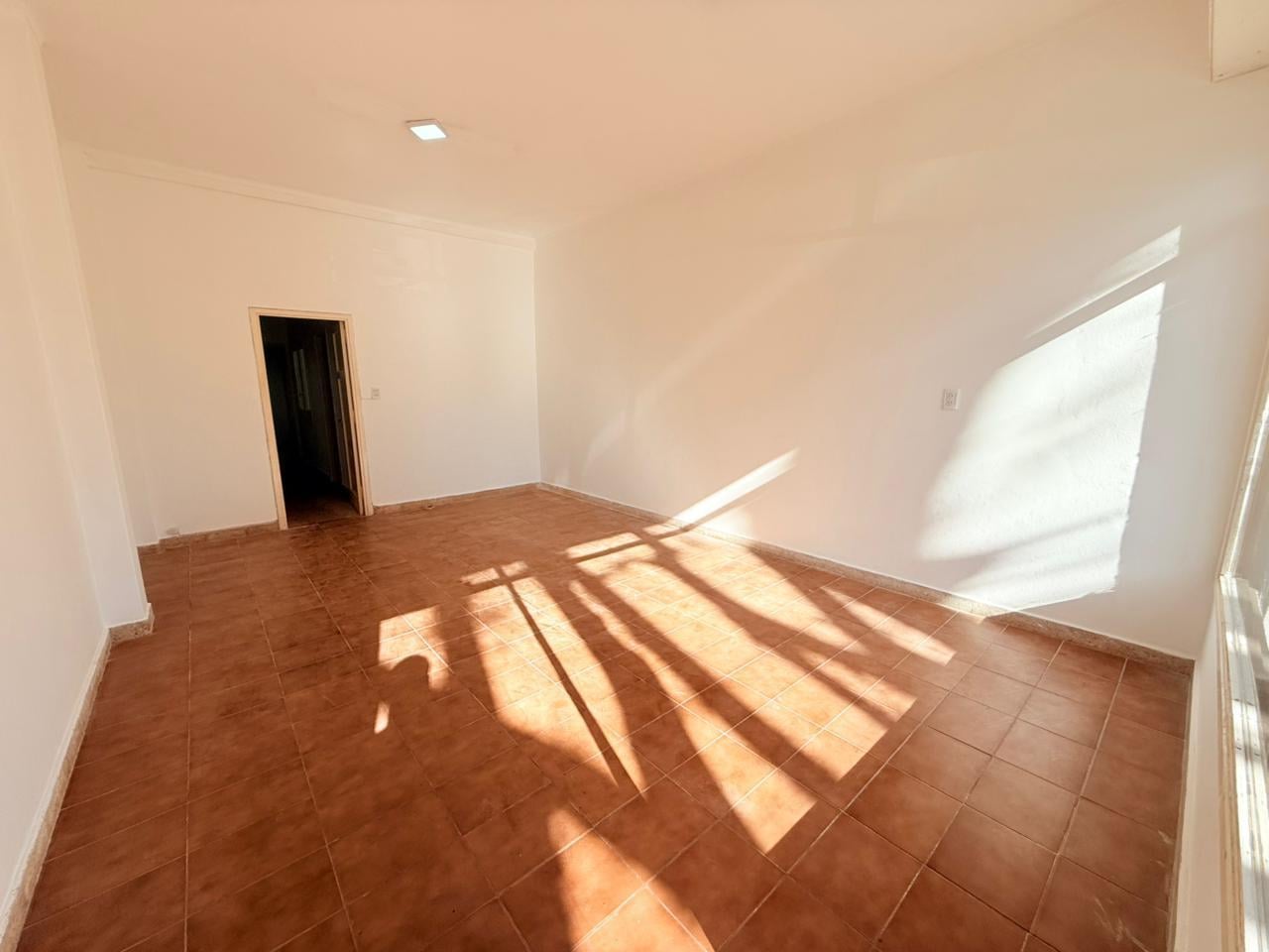 Foto de LATORRE PROP. ALQUILA LOCAL COMERCIAL S/ AV. LIBERTAD, imagen 5
