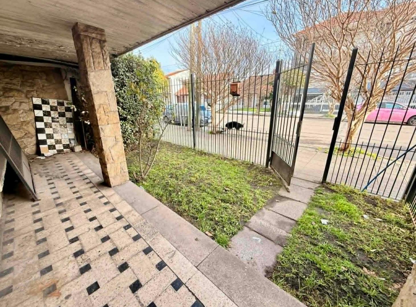 Foto de LATORRE PROP. VENDE CHALET 5 AMB CON PARQUE - CHAUVIN, imagen 1