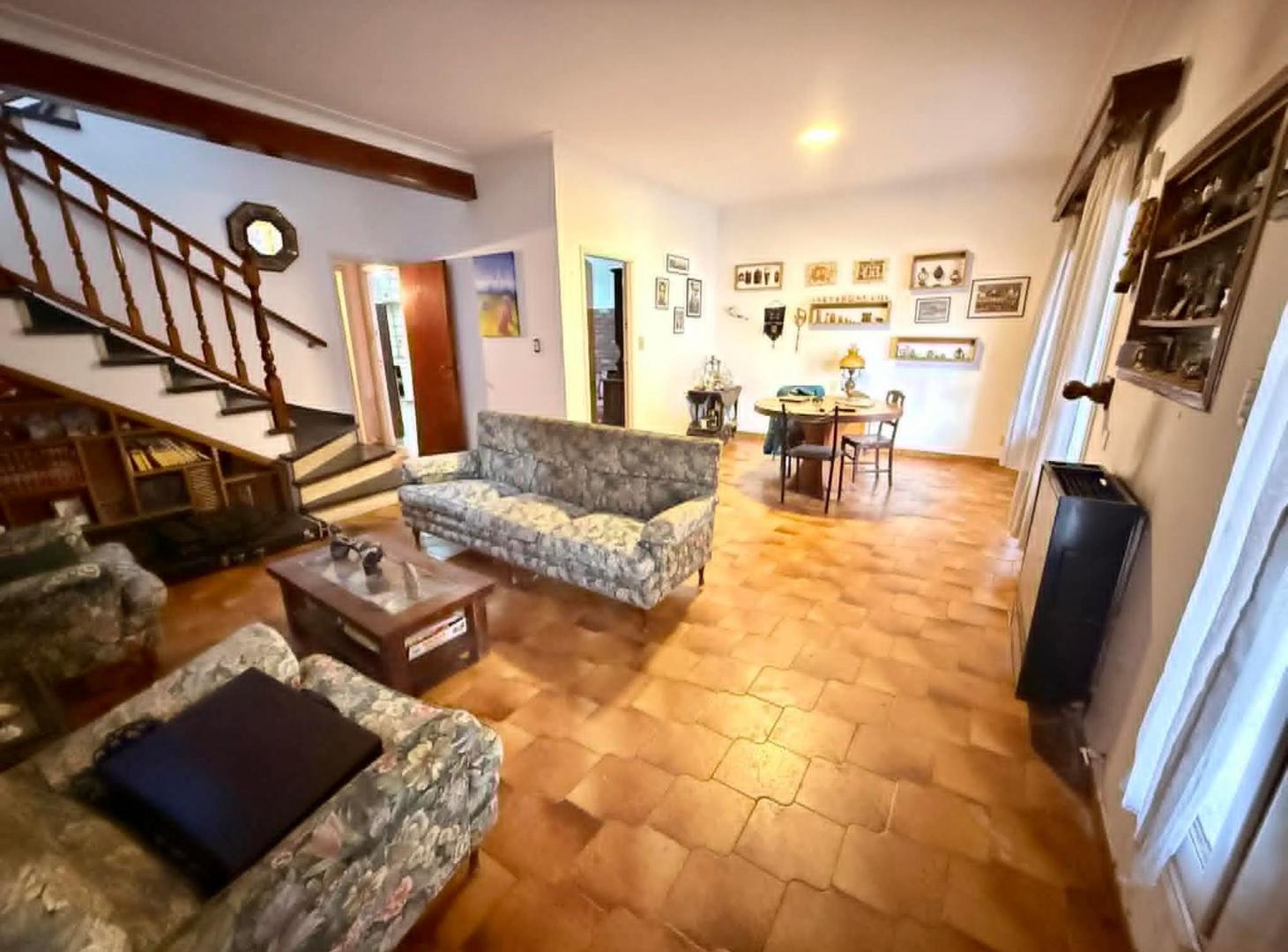 Foto de LATORRE PROP. VENDE CHALET 5 AMB CON PARQUE - CHAUVIN, imagen 2