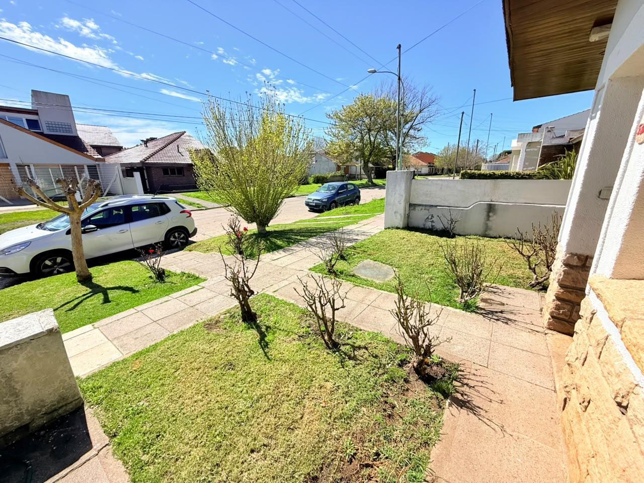 Foto de LATORRE PROP. VENDE CHALET EN PARQUE LURO, imagen 1