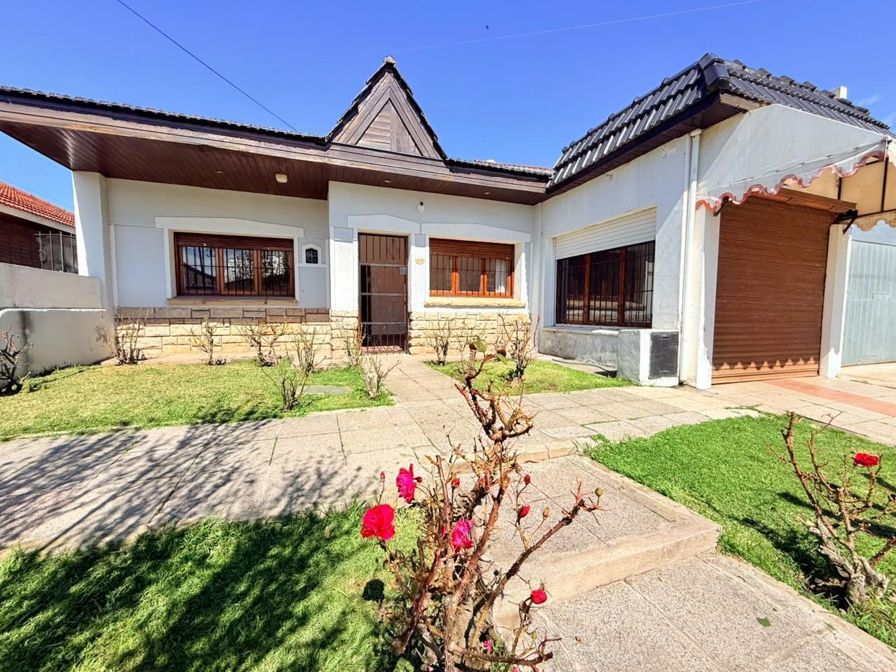 Foto de LATORRE PROP. VENDE CHALET EN PARQUE LURO, imagen 2