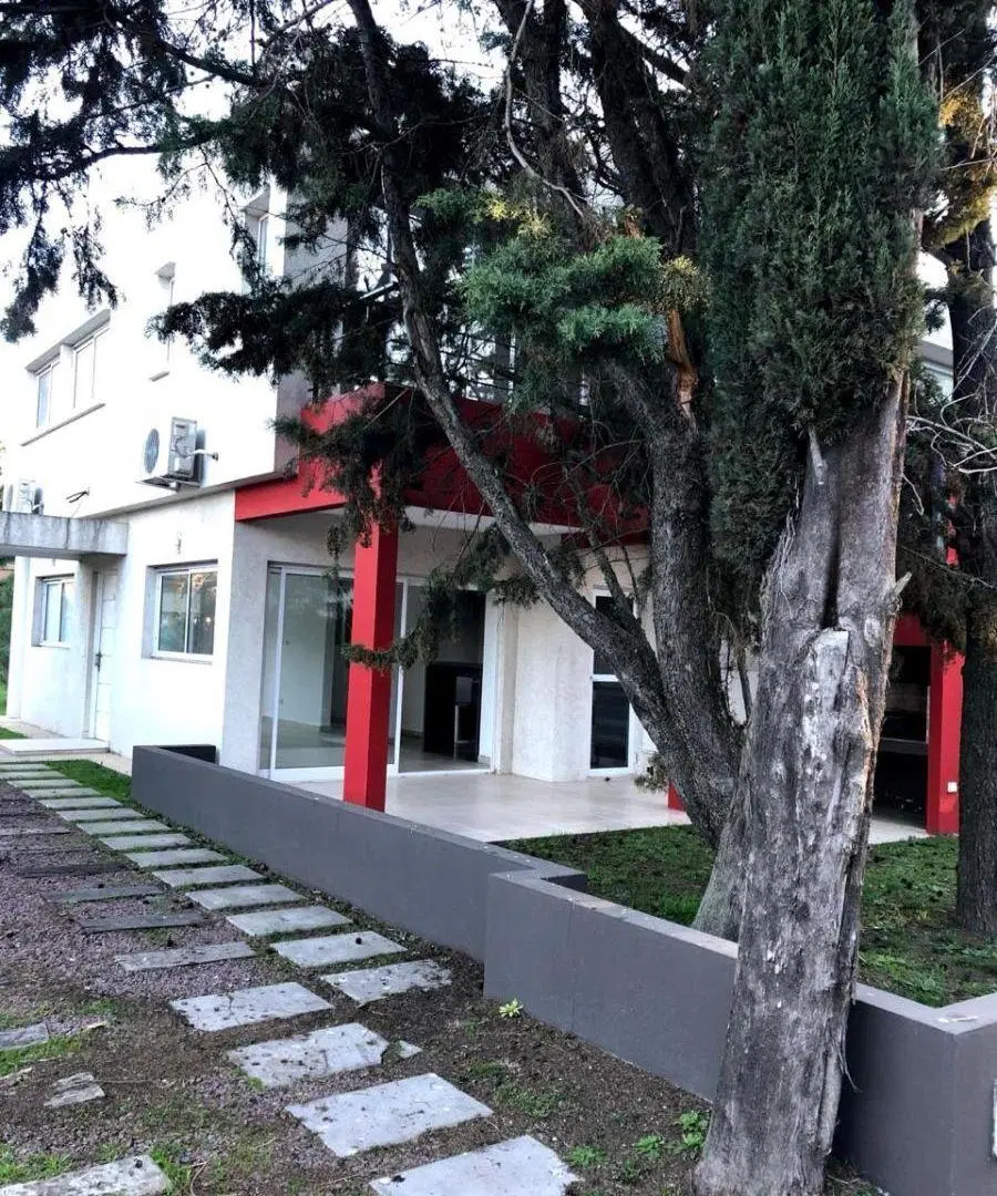 Dúplex en Alquiler de 4 Ambientes con Jardín, Parrilla y Piscina en Canning 2