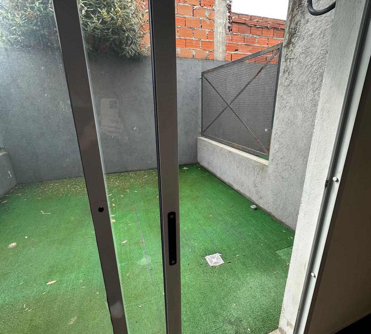 Foto de OPORTUNIDAD: Depto 2 Amb. con Patio y Escritura - Bell Barri, Canning, imagen 4