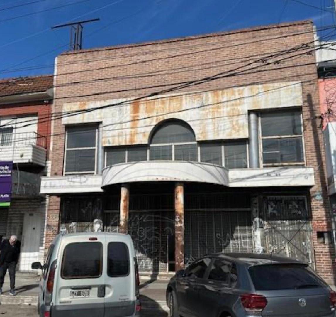 Foto de EXCELENTE MEGA LOCAL / EX GALERÍA CON SALIDA A DOS CALLES - CENTRO DE, imagen 2