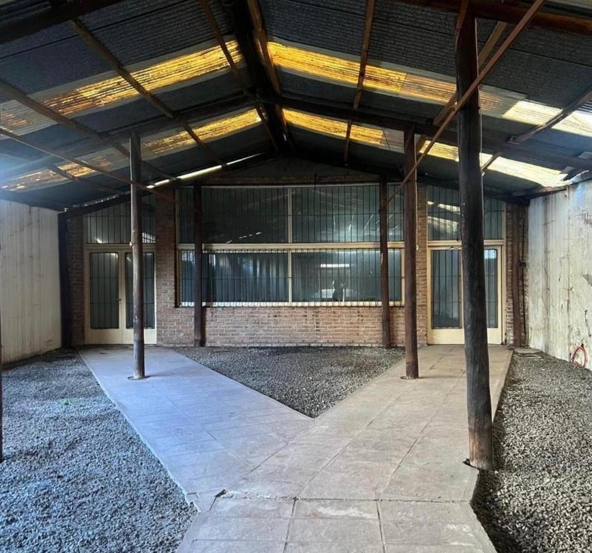 Foto de EXCELENTE MEGA LOCAL / EX GALERÍA CON SALIDA A DOS CALLES - CENTRO DE, imagen 5