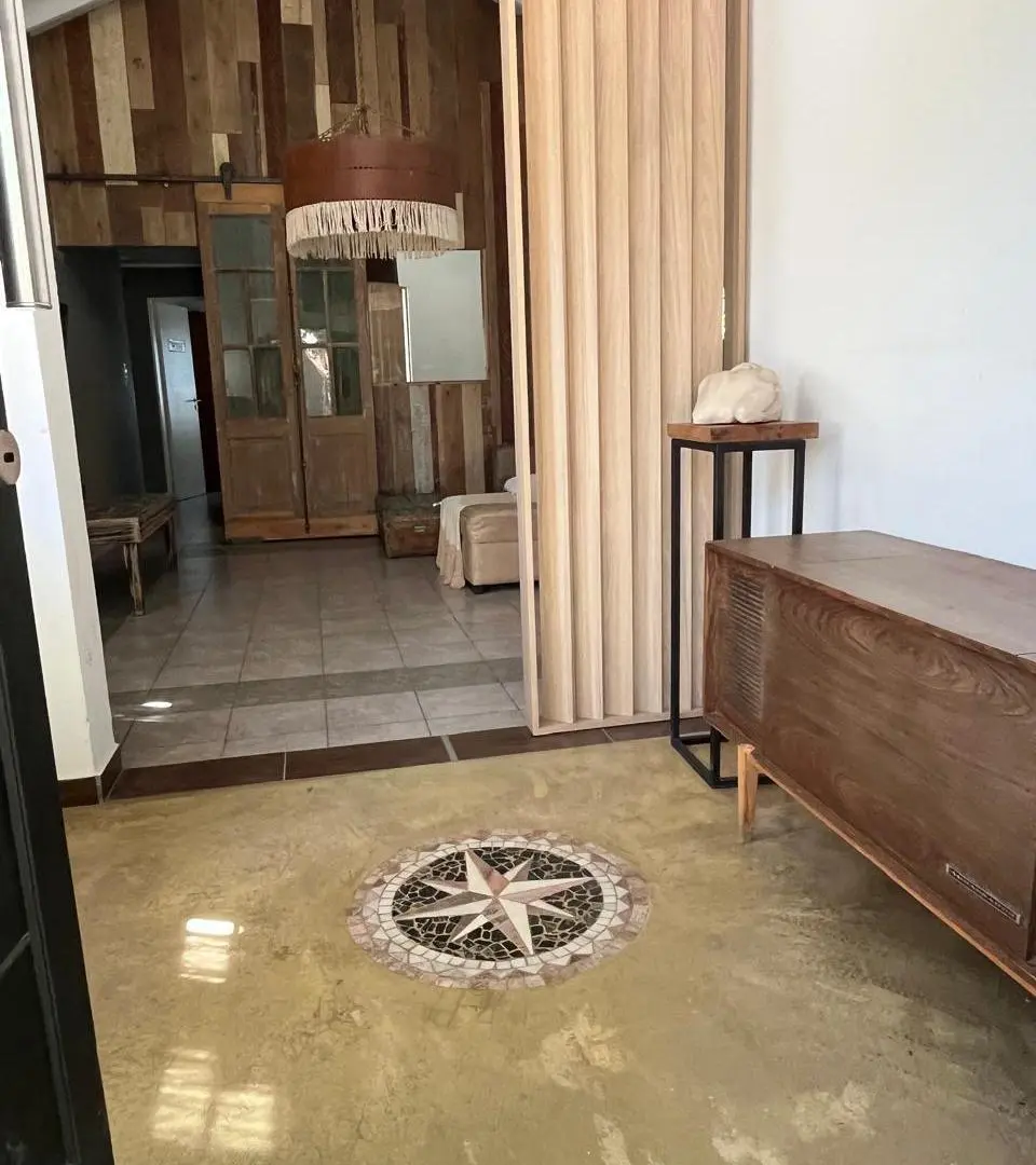 CASA de CATEGORIA en cuadra cerrada 4