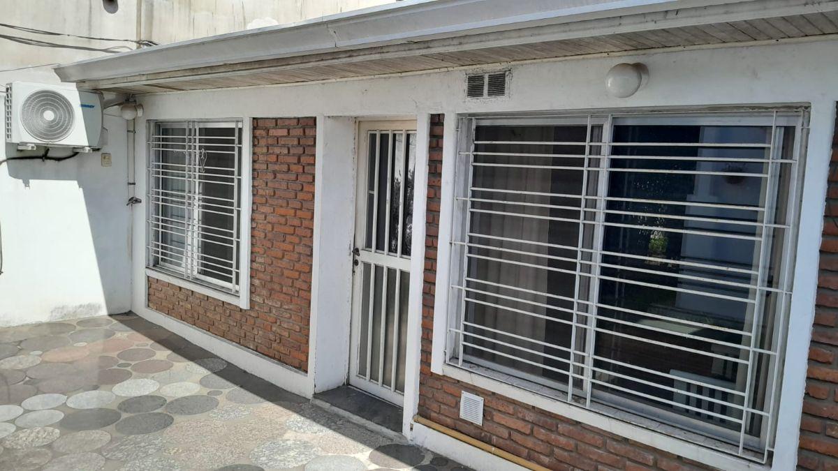 Foto de VENTA CASA SOBRE GRAN LOTE PROPIO, imagen 1
