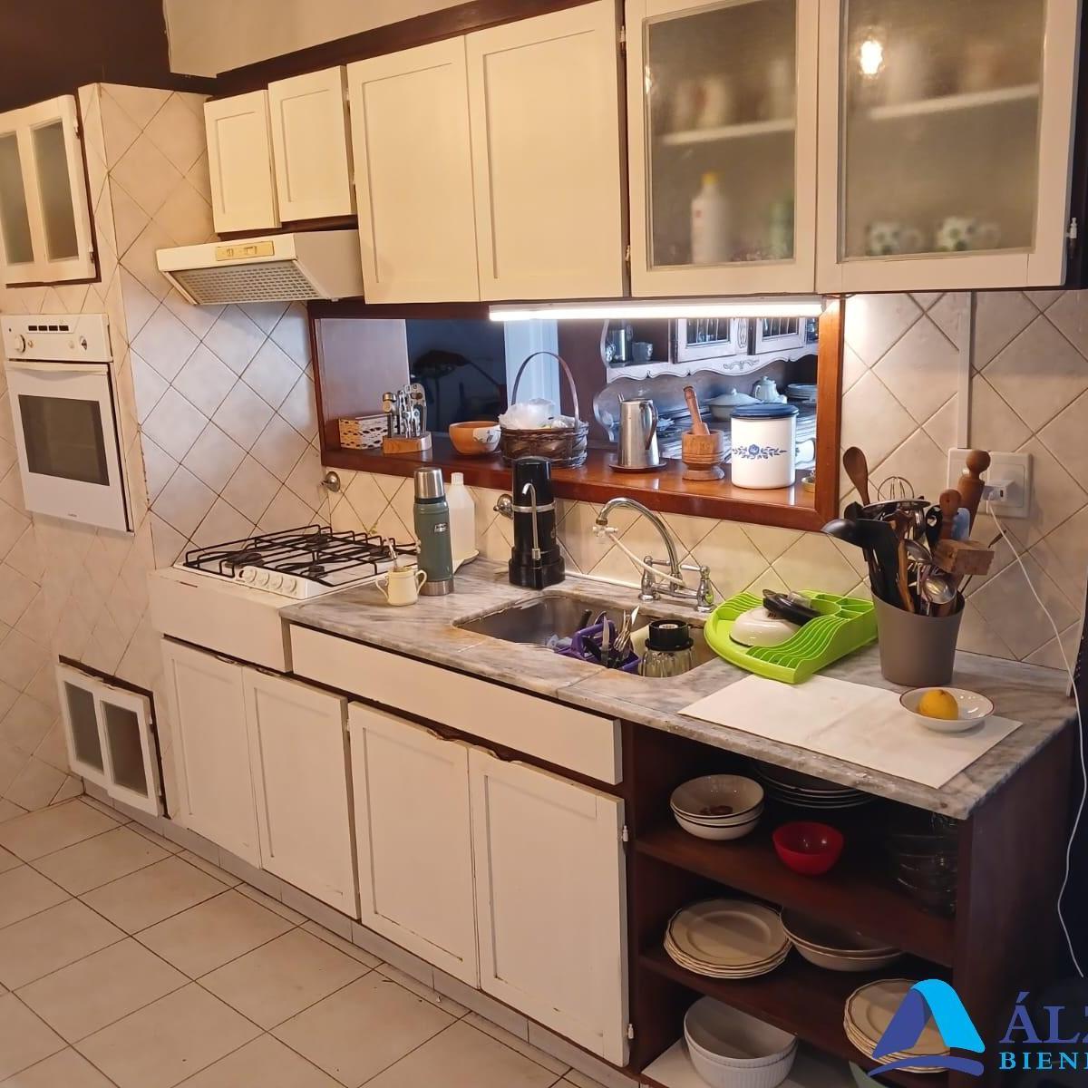 QUILMES HERMOSO CHALET IMPECABLE